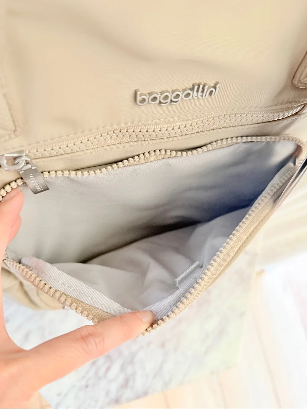 🤎 Baggallini Chelsea Laptop Backpack Taupe Twill Silver Hardware